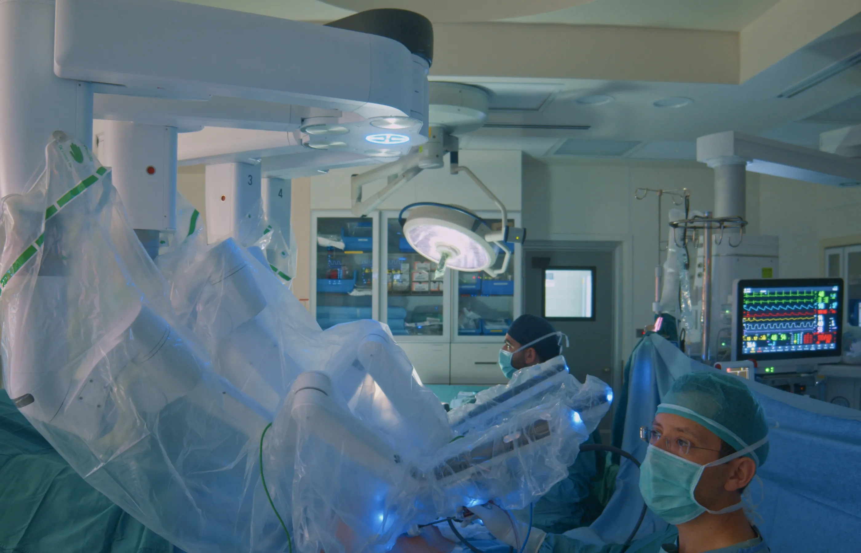 A doctor performing surgery in the operating room using robotics. 