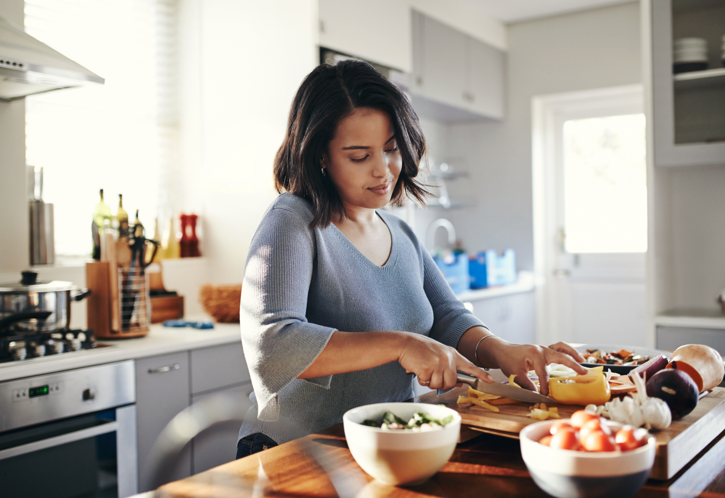 Woman preparing food in the kitchen. 